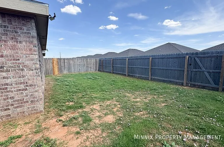 8415 10th Pl — Photo 3