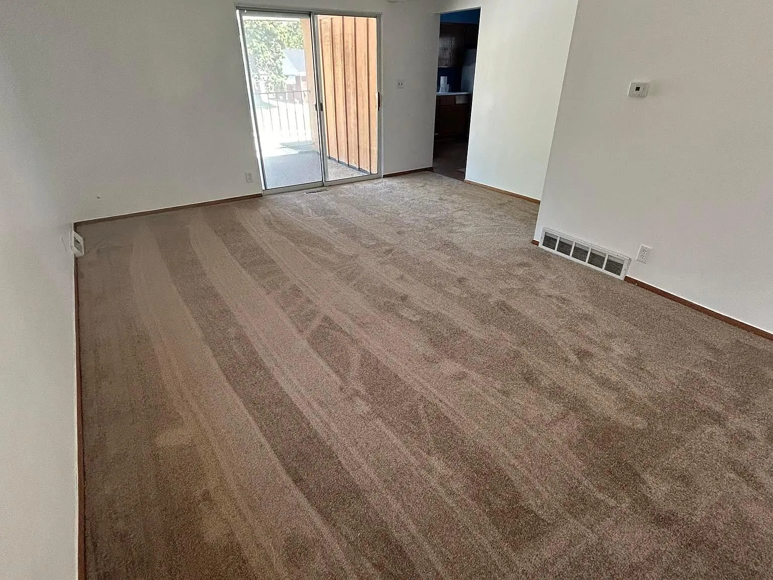 2 bed, 1000 sqft, $1,075 — Photo 3