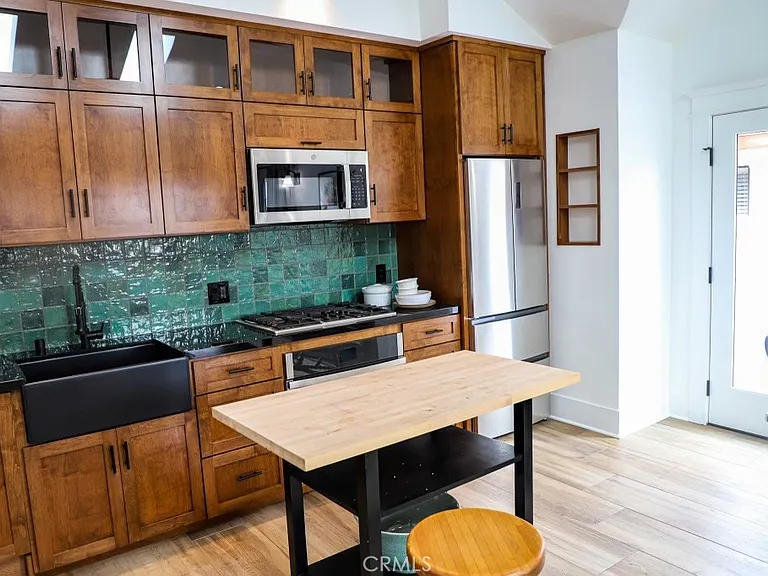 444 W 40th St — Photo 7