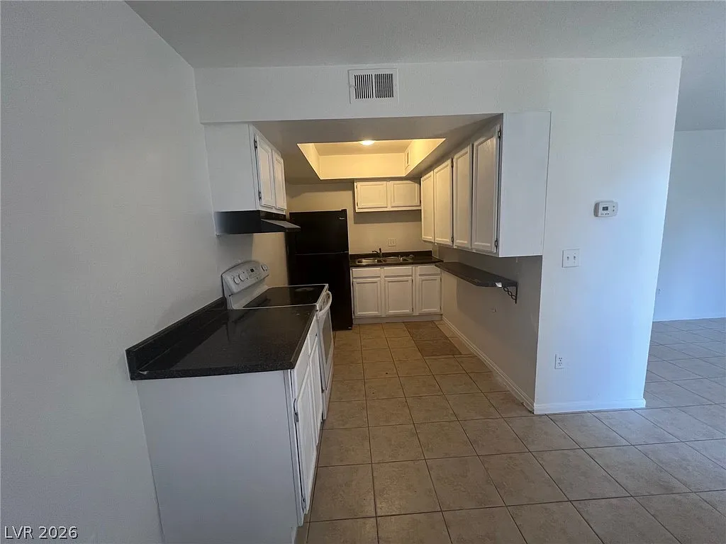 2 bed, 2.0 bath, 3744 sqft, $1,050 — Photo 4