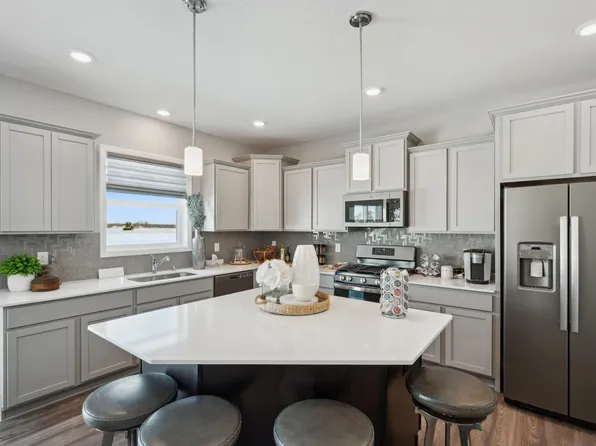 617 Sierra Pkwy, Waconia, MN 55387