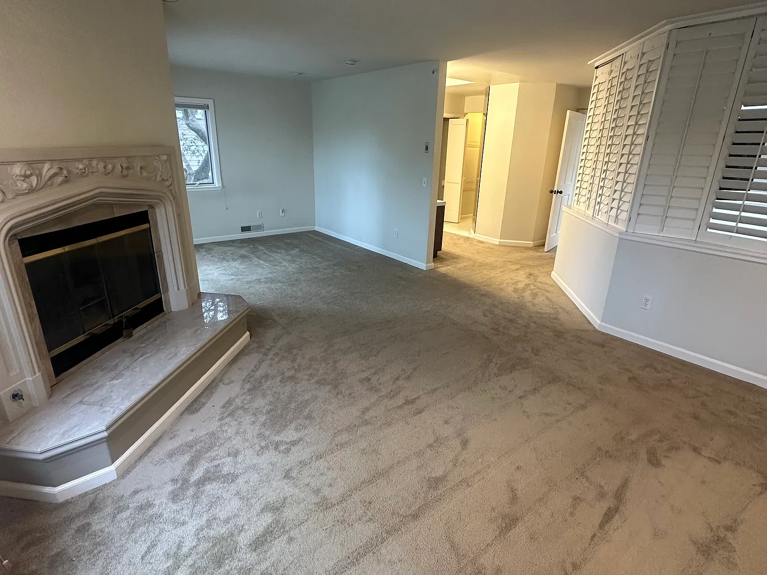 3 bed, 2.5 bath, 2250 sqft, $2,200 — Photo 2