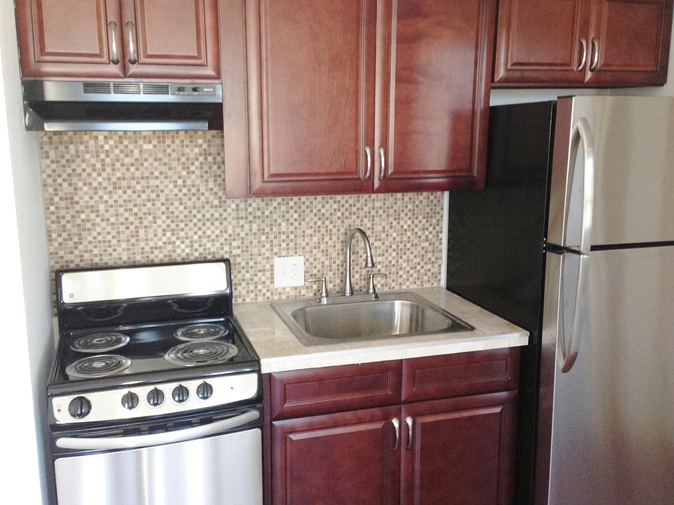 1st image of 4708 Chestnut St APT 3C