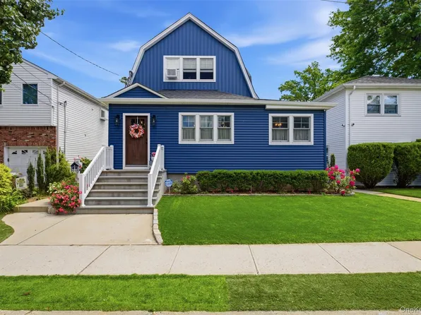 72 E Hitchcock Avenue, Floral Park, NY 11001