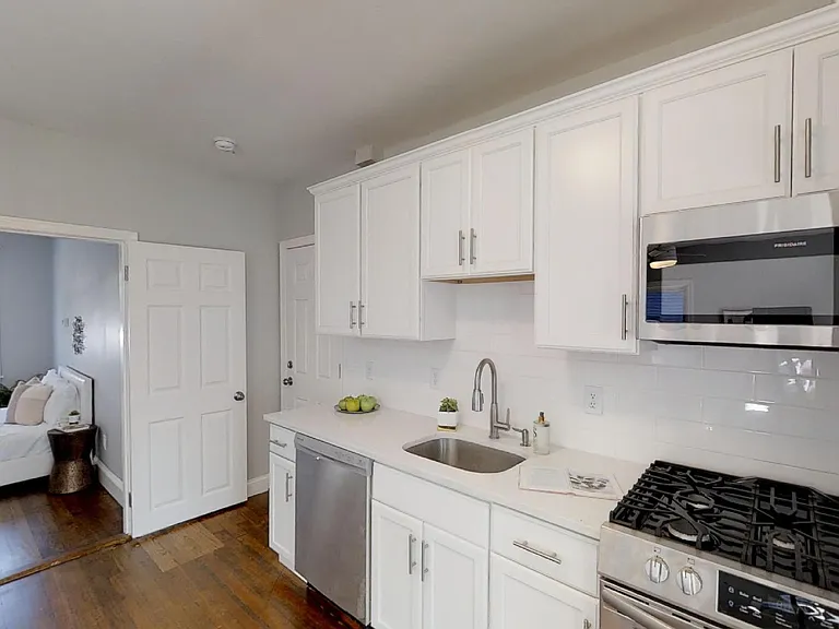 836 Canterbury St #1R — Photo 7