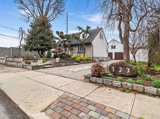 123 Manor Ave, Westbury, NY 11590