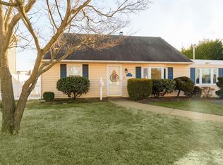 27 Plymouth Rd, Massapequa, NY 11758