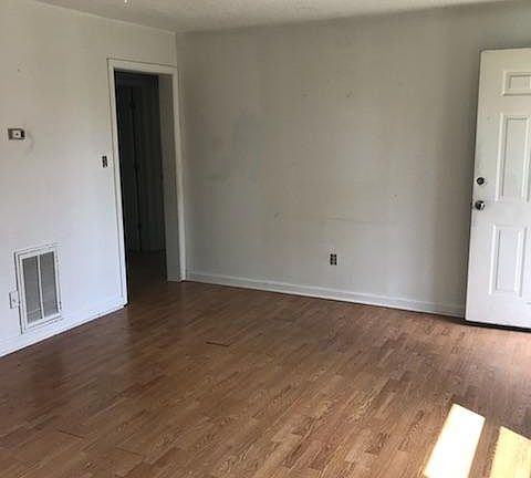 4th image of 2065 Saxton Ave