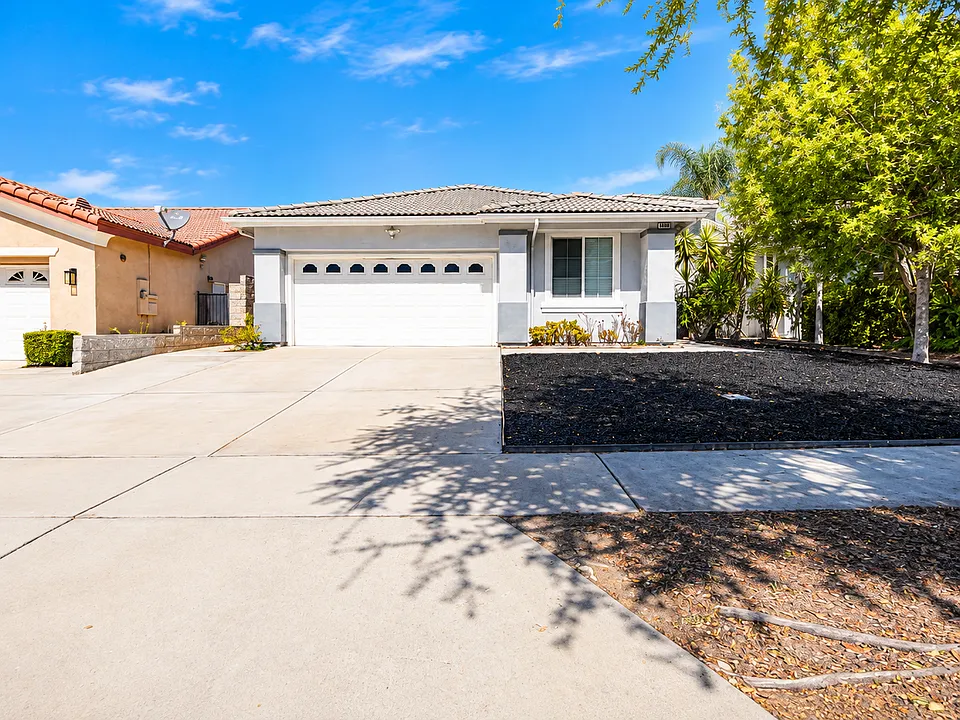 15148 Cerritos St