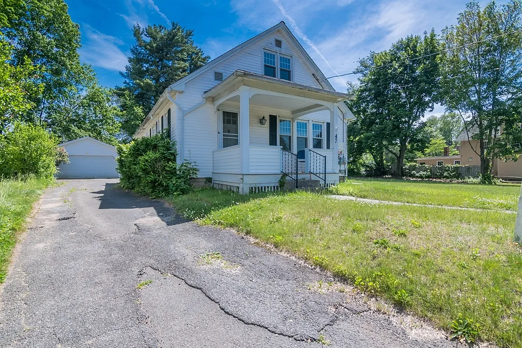 3 bed, 1.5 bath, 2012 sqft, $2,500 — Photo 1
