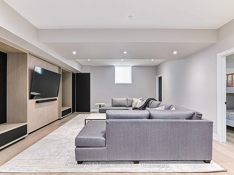 82 Goldie Ct — Photo 38