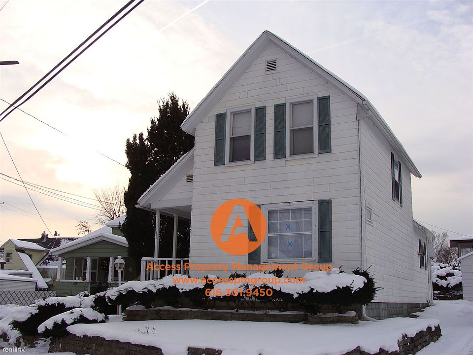 1st image of 914 Walker Ave NW