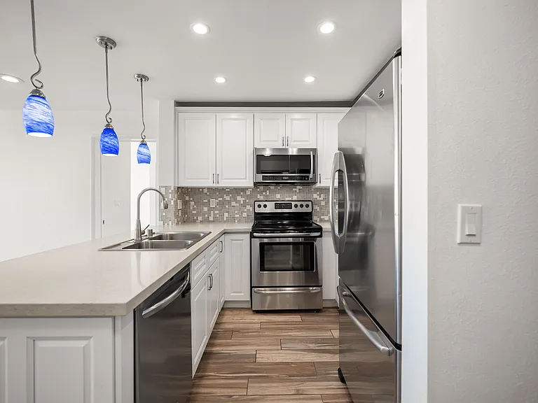 121 S Hope St #518 — Photo 2