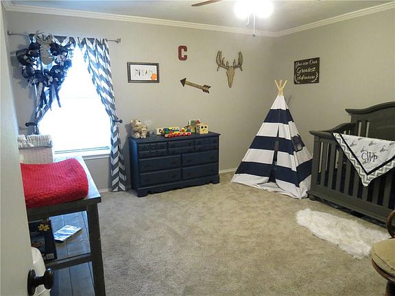 5th image of 3021 Oakridge Dr