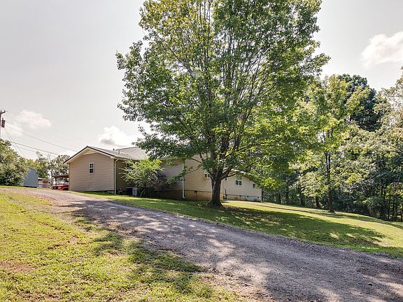 3rd image of 566 Pine Cir
