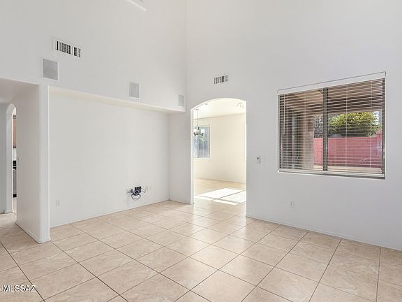 3rd image of 506 E Calle De Ocaso