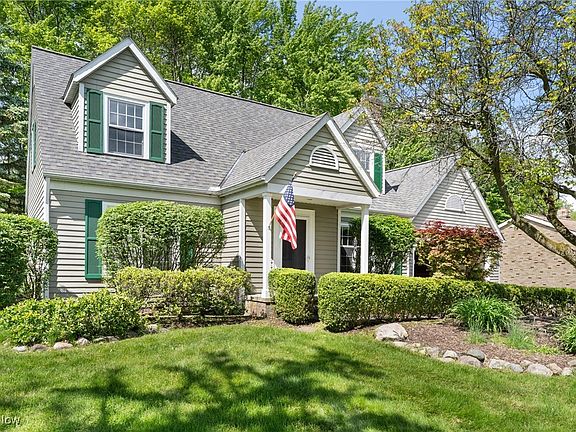 3rd image of 33321 N Burr Oak Dr