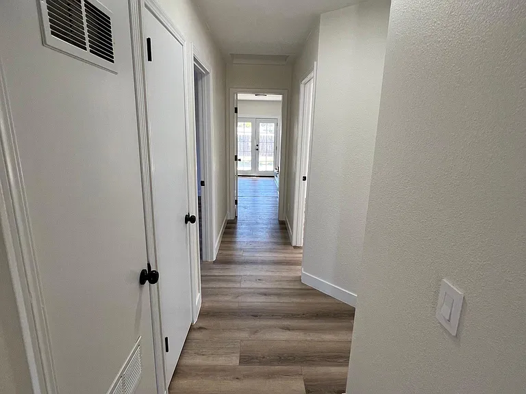 537 Ramona Ave — Photo 8
