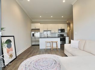 937 W Irving Park Rd #2, Chicago, IL 60613