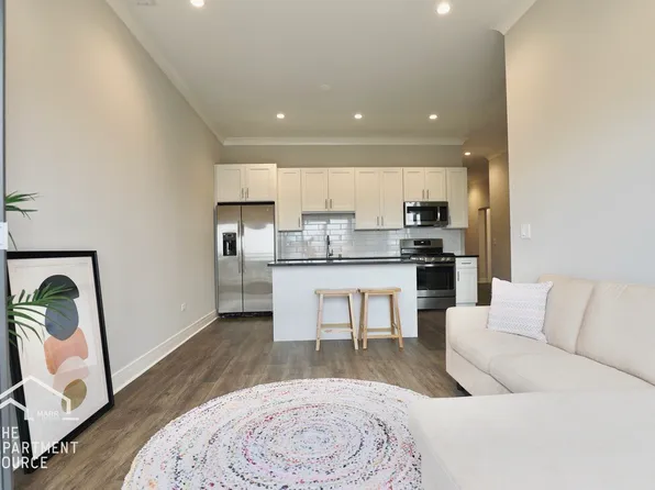 937 W Irving Park Rd #2, Chicago, IL 60613