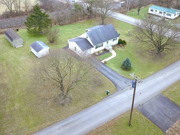 3rd image of 18 Danton Dr