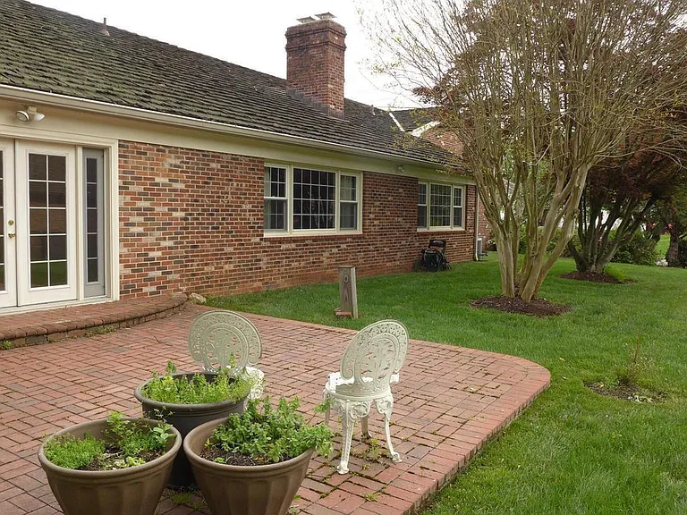 6301 Evermay Dr — Photo 19