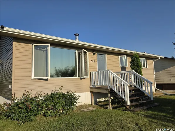 220 4TH Street NW, Wadena, SK S0A 4J0