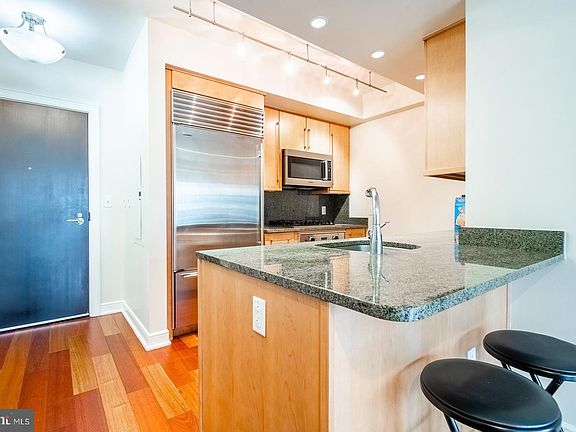 3rd image of 1111 19th St N APT 1605