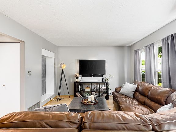 5th image of 8823 Creve Coeur Ln
