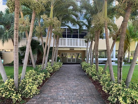 2nd image of 555 Crandon Blvd APT 51