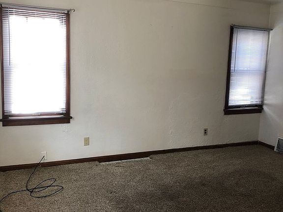 3rd image of 555 Woodsdale Ave