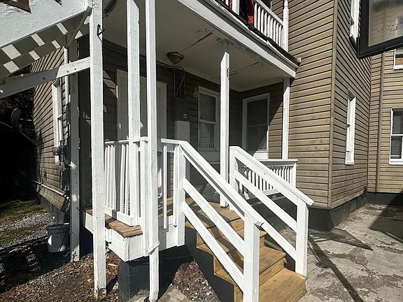 3rd image of 829 Concord St APT A