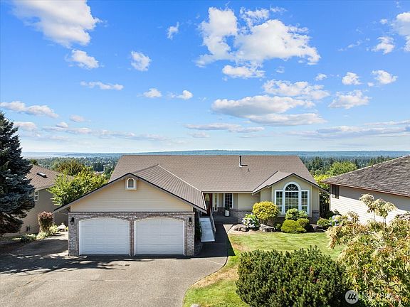 2nd image of 7432 76th Drive NE