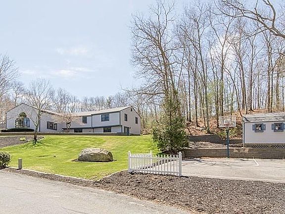 3rd image of 33 White Oak Dr