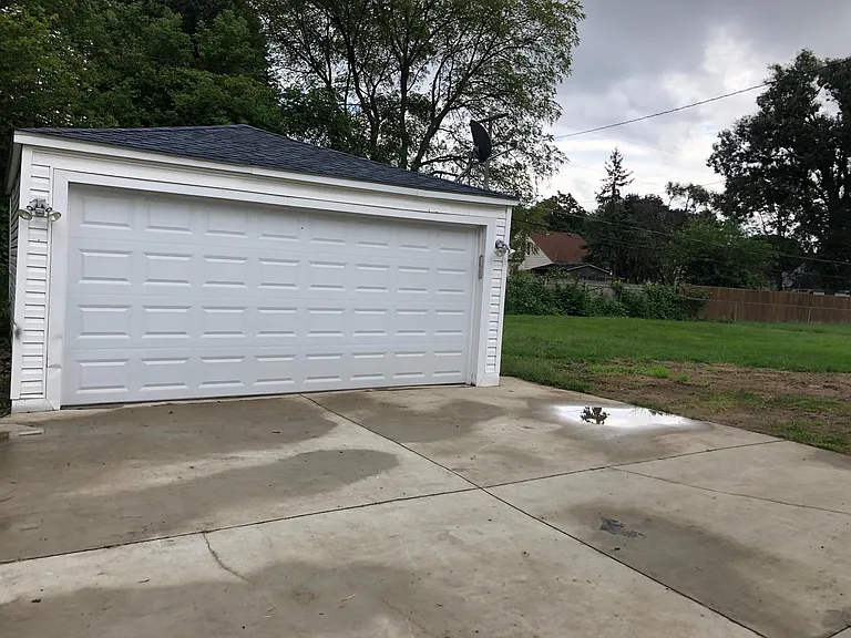 22570 Curie Ave — Photo 26