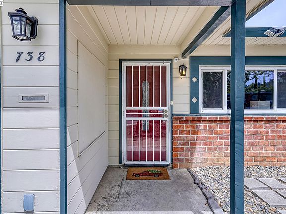 4th image of 738 Lilly Ave