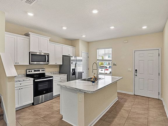 4th image of 197 Whispering Brook Dr