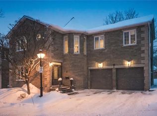 25 Manor Park Cres #11, Guelph, ON N1G 1A2