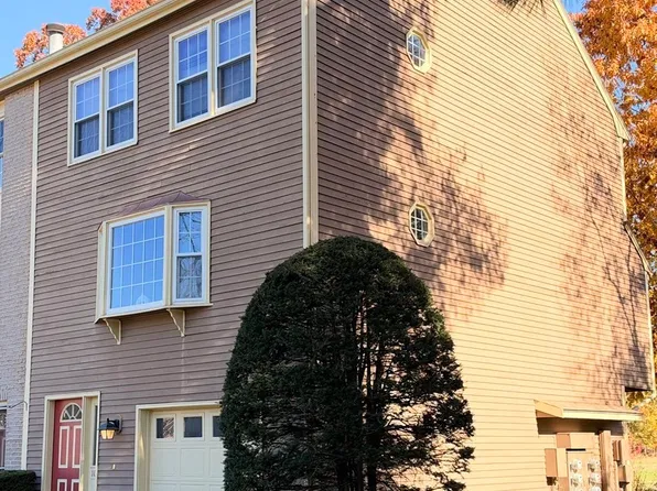 102 Heritage Dr, Tewksbury, MA 01876