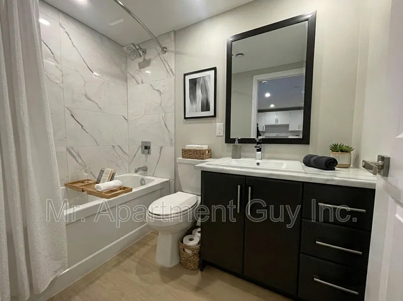 1 bed, 1.0 bath, $2,249 — Photo 4