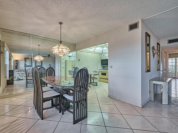 4th image of 409 Greenbrier B #409