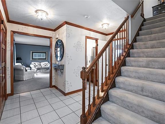 3rd image of 203 Woodbury Ct