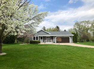 S67W14930 Golden Country Dr, Muskego, WI 53150