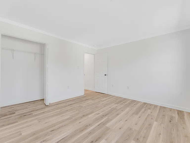 138 Putnam St — Photo 9