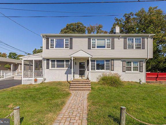 2nd image of 1244 Pine Ave