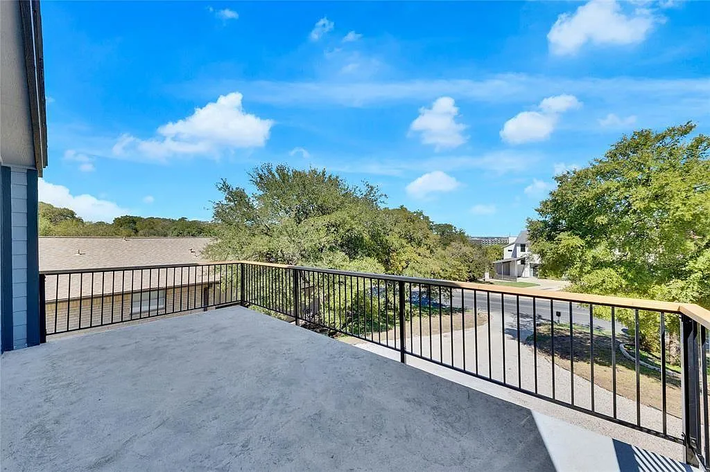 2 bed, 2.0 bath, 1000 sqft, $2,095 — Photo 3
