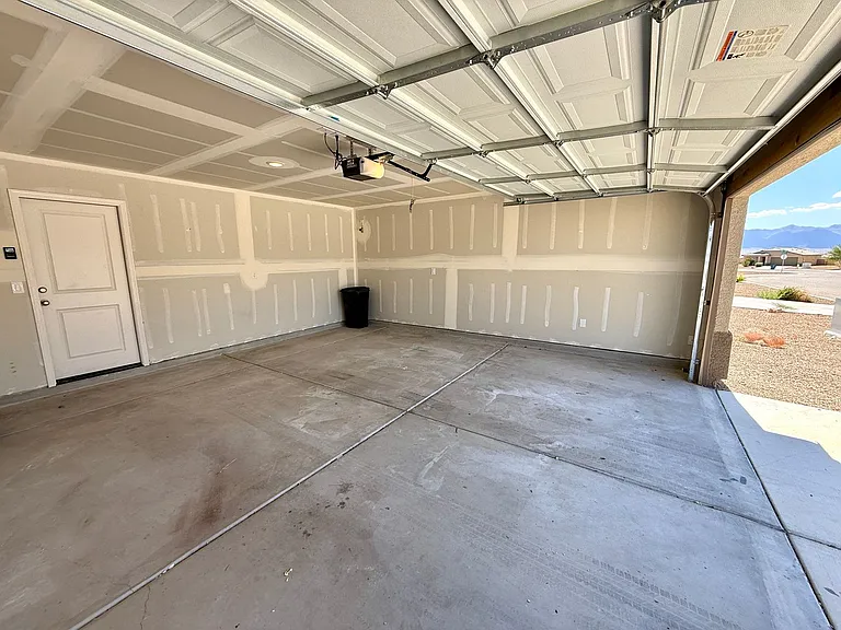 2208 E Clear Creek Dr — Photo 35