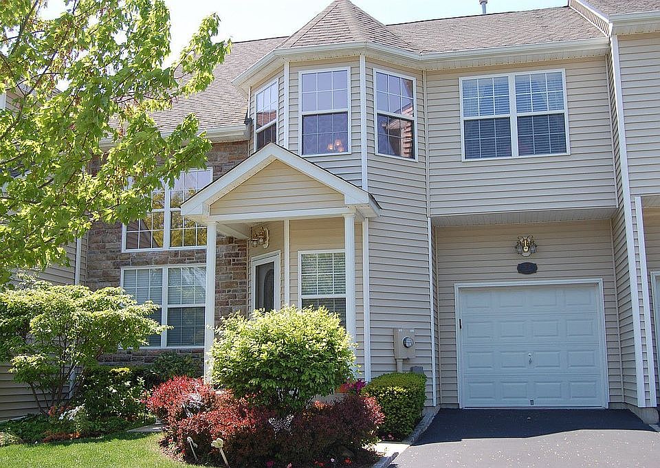 1st image of 53 Tiffany Way