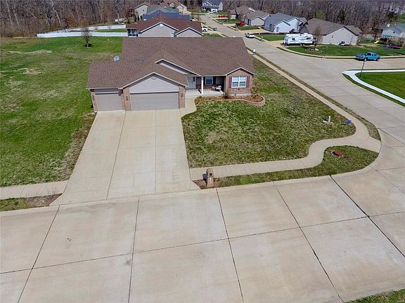4th image of 201 Hartland Ct