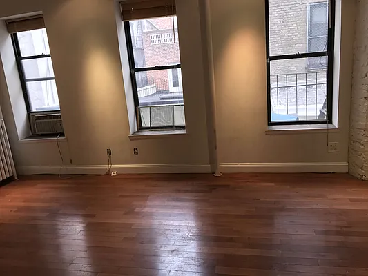 Rented by Chartwell Manhattan Realty | media 7